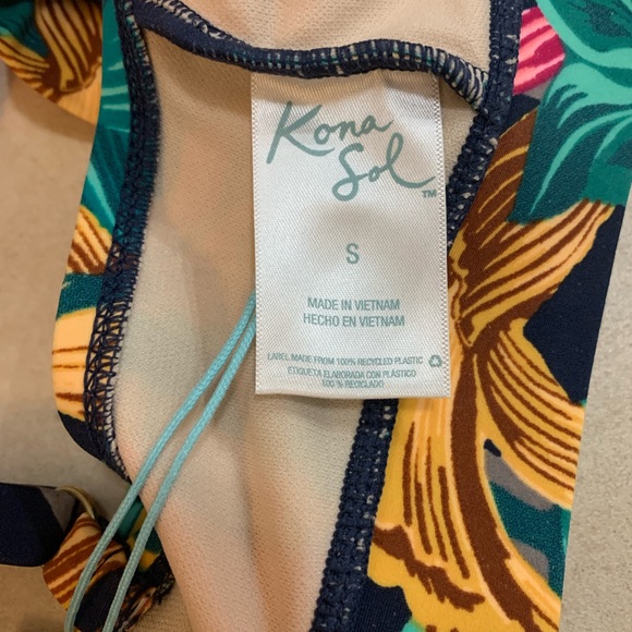 Kona Sol Swim Top (Size - S) “NWT” - Picture 9 of 10